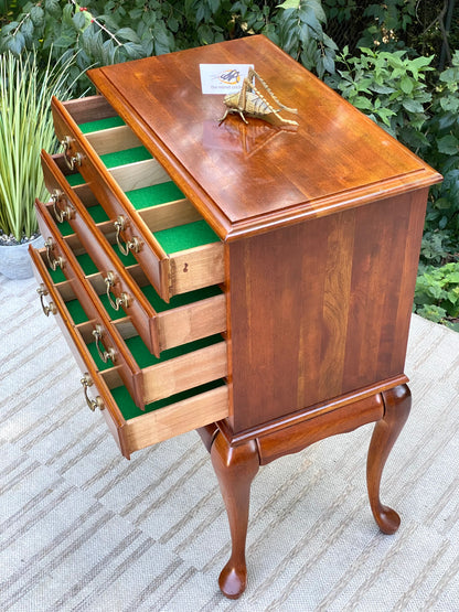 Vintage Queen Anne Style Cherry 4 Drawer Chest