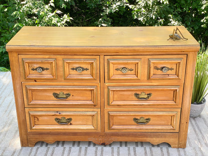 Nice Young-Hinkle Cape Cod 6 Drawer Dresser