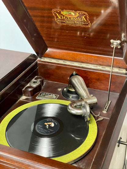 Antique Victrola Talking Machine VV-215 Working