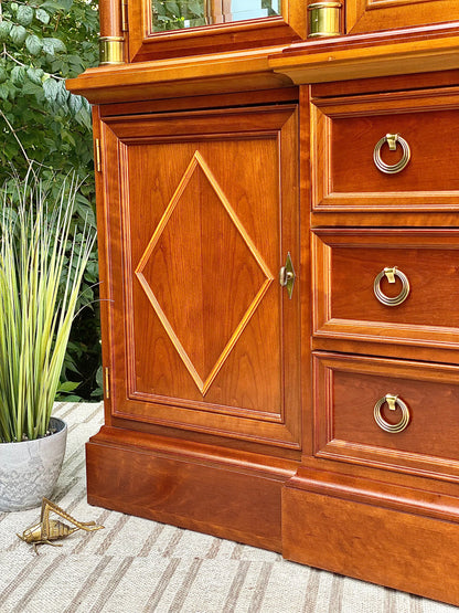 Nice Stanley 2 Piece Lighted Hutch