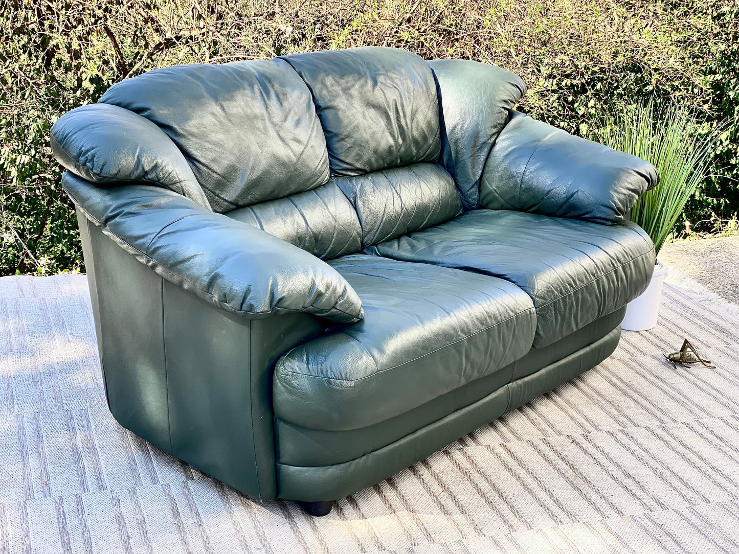 Nice Hunter Green Plush Loveseat