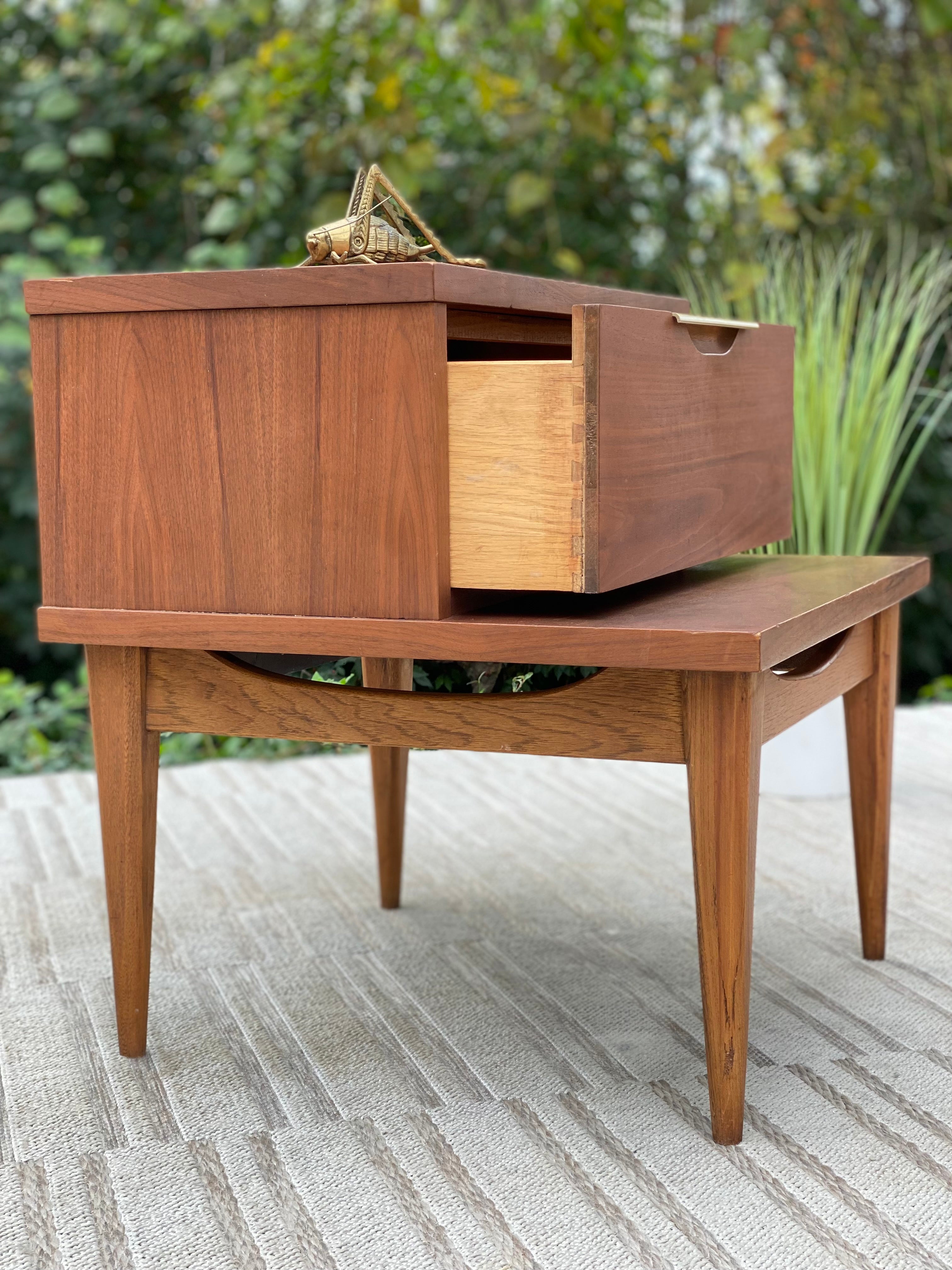 Vintage MCM Kent Coffey Tableau Walnut Nightstand Side Table – The