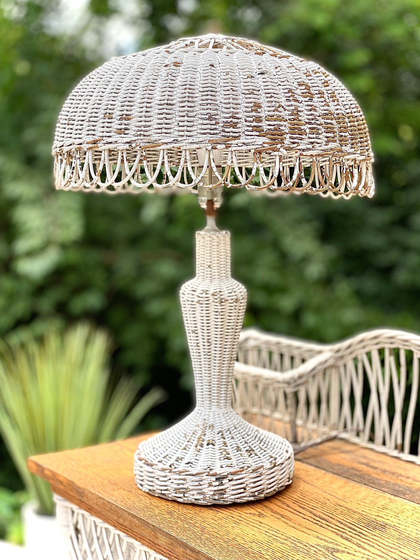 Vintage White Wicker Table Lamp