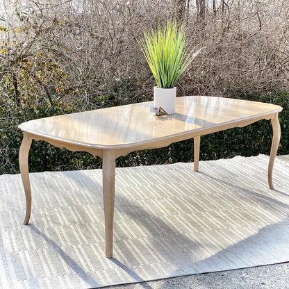 Nice Wooden Dining Table with 2 Leaves