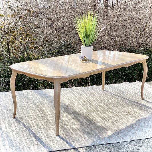 Nice Wooden Dining Table with 2 Leaves