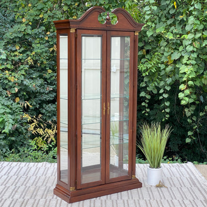 Nice Lighted 4 Shelf Display Cabinet