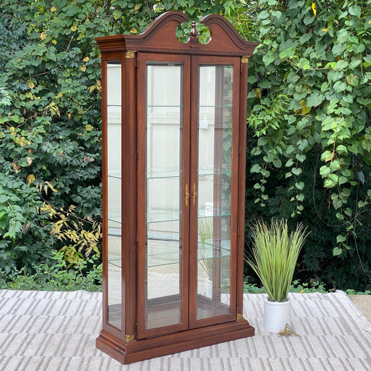 Nice Lighted 4 Shelf Display Cabinet