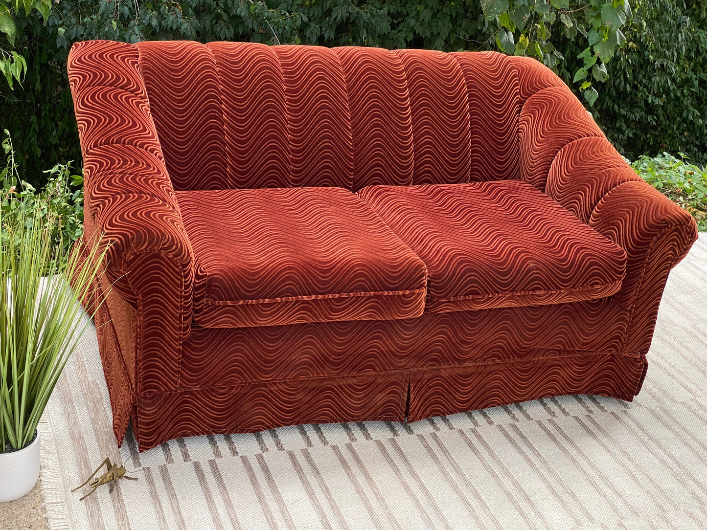 Vintage Swirl Raisin Loveseat