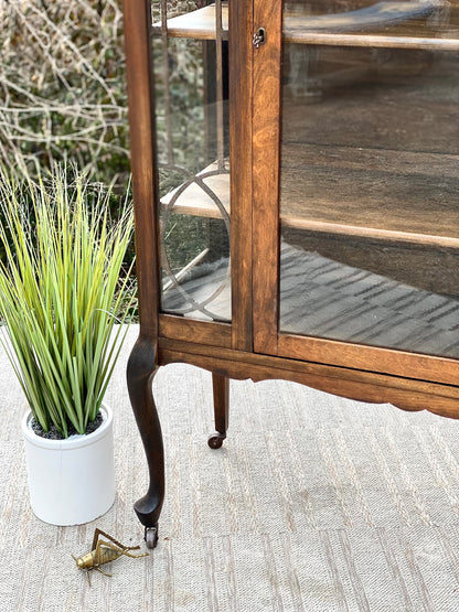 Gorgeous Vintage Display Curio Cabinet