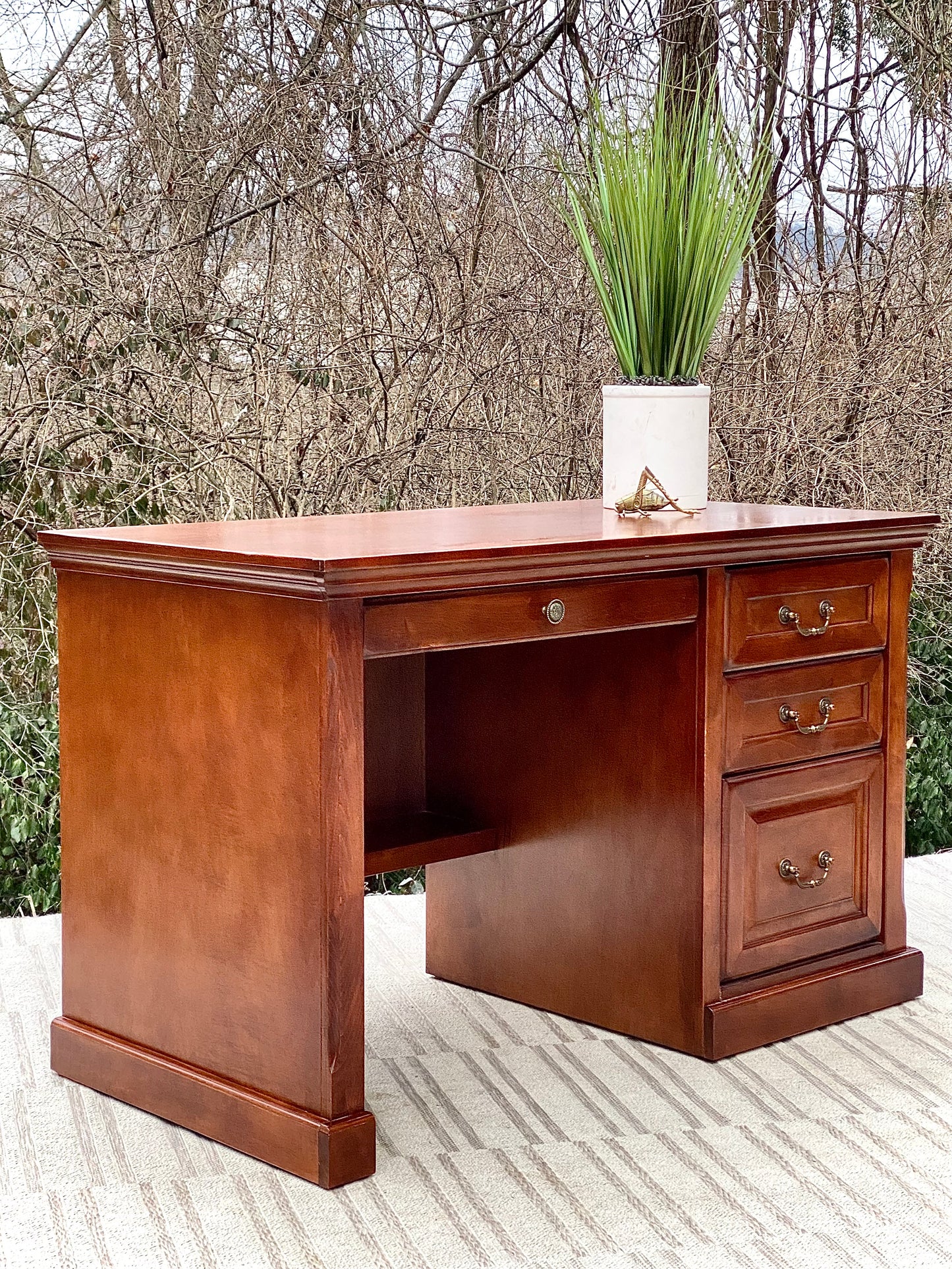 Nice Legends Furniture Wooden Desk