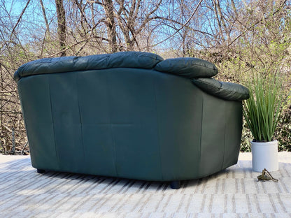 Nice Hunter Green Plush Loveseat