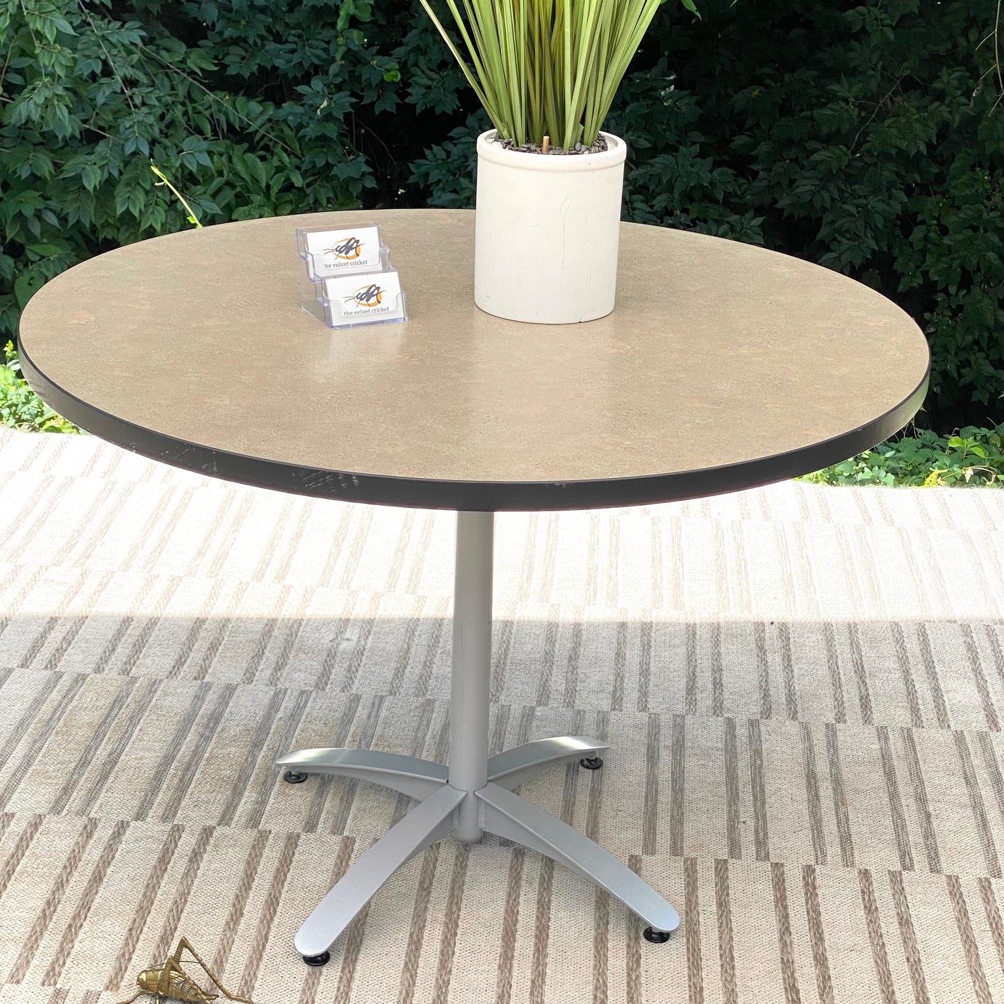 Nice Round Pedestal Table