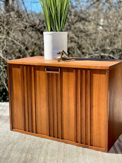 Vintage Pair of MCM End Table Nightstands