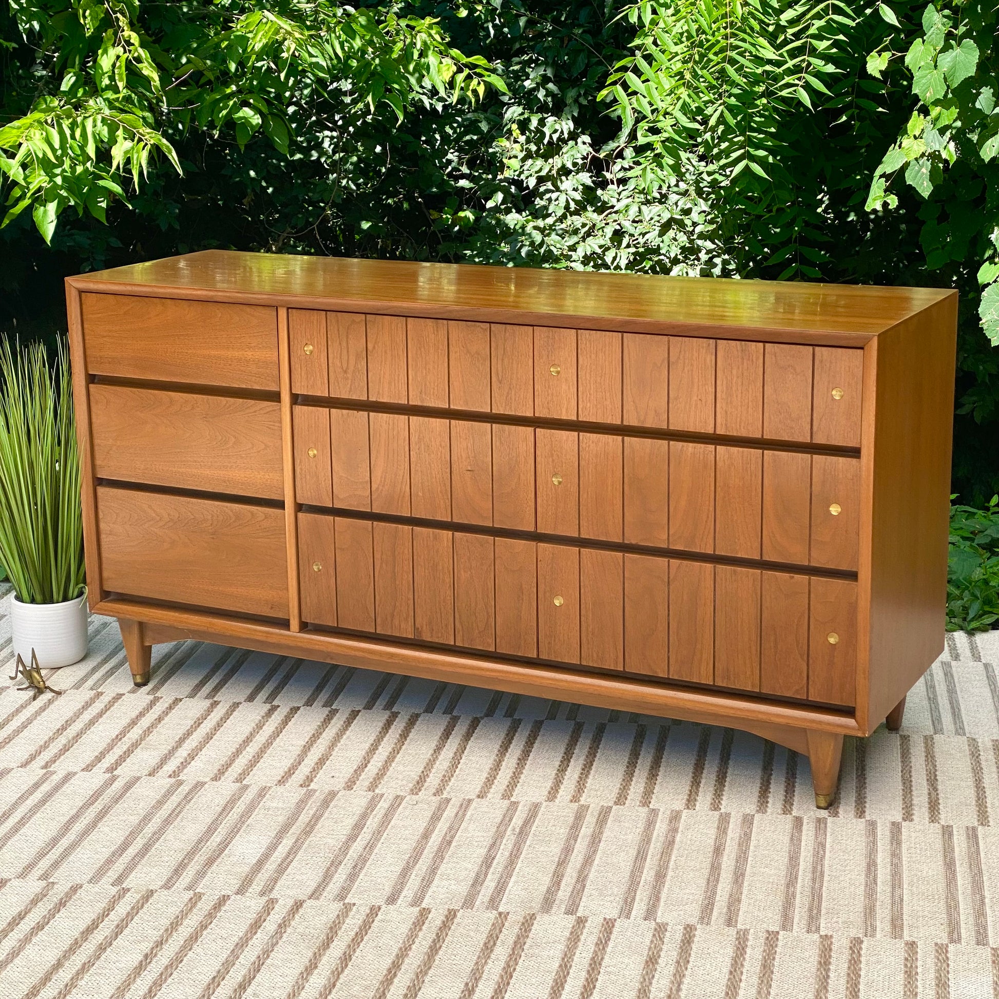 Retro MCM Kroehler 9 Drawer Dresser Retro MCM Kroehler 9 Drawer Dresser