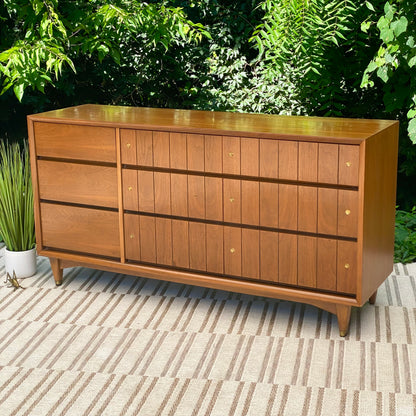 Retro MCM Kroehler 9 Drawer Dresser