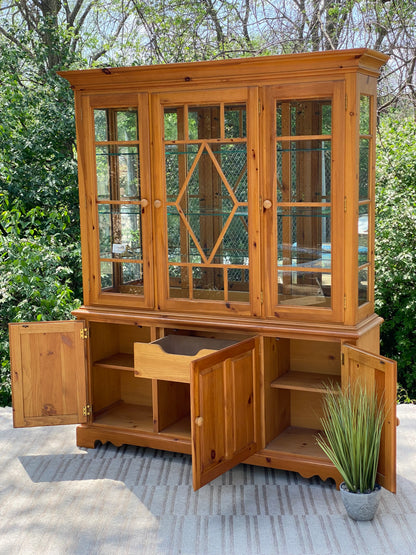 Vintage Thomasville Solid Pine 2 Piece Lighted Display Hutch