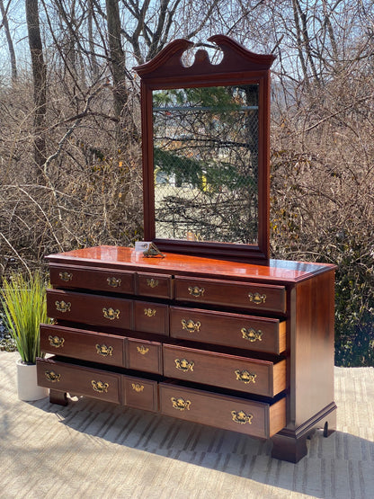Beautiful Pennsylvania House 8 Drawer Wooden Dresser
