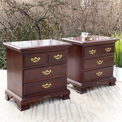 Nice Pair of Wooden Thomasville Nightstands