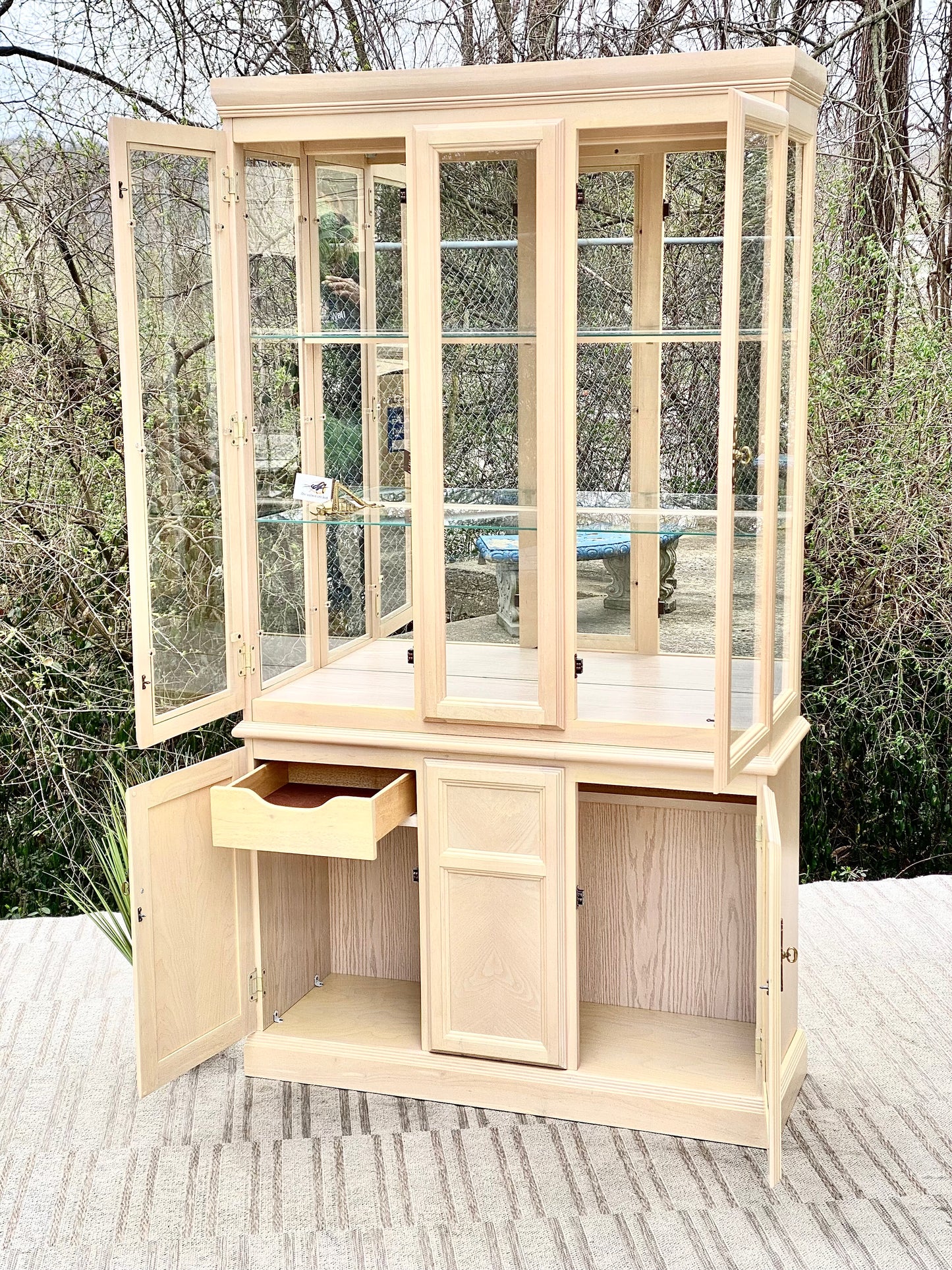 Nice Vintage 2 Piece Lighted Display Hutch