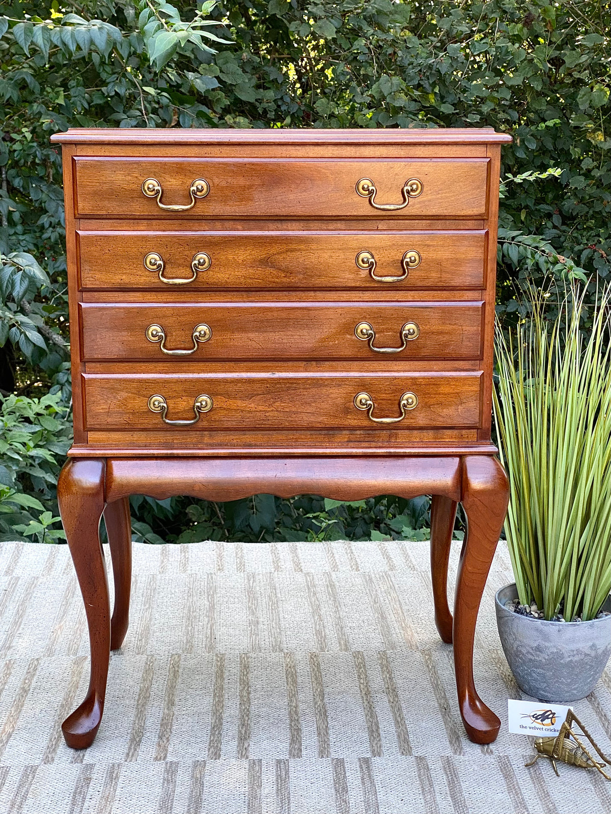 Vintage Queen Anne Style Cherry 4 Drawer Chest