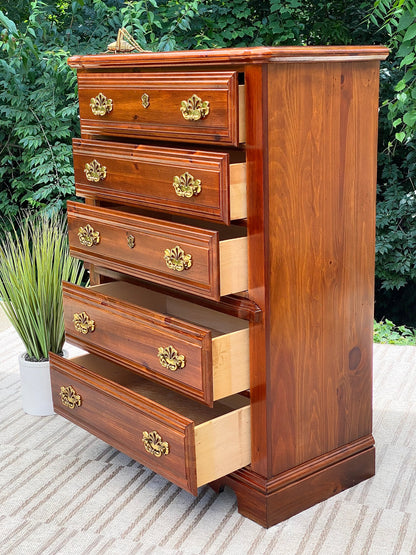 Vintage Broyhill 5 Drawer Dresser