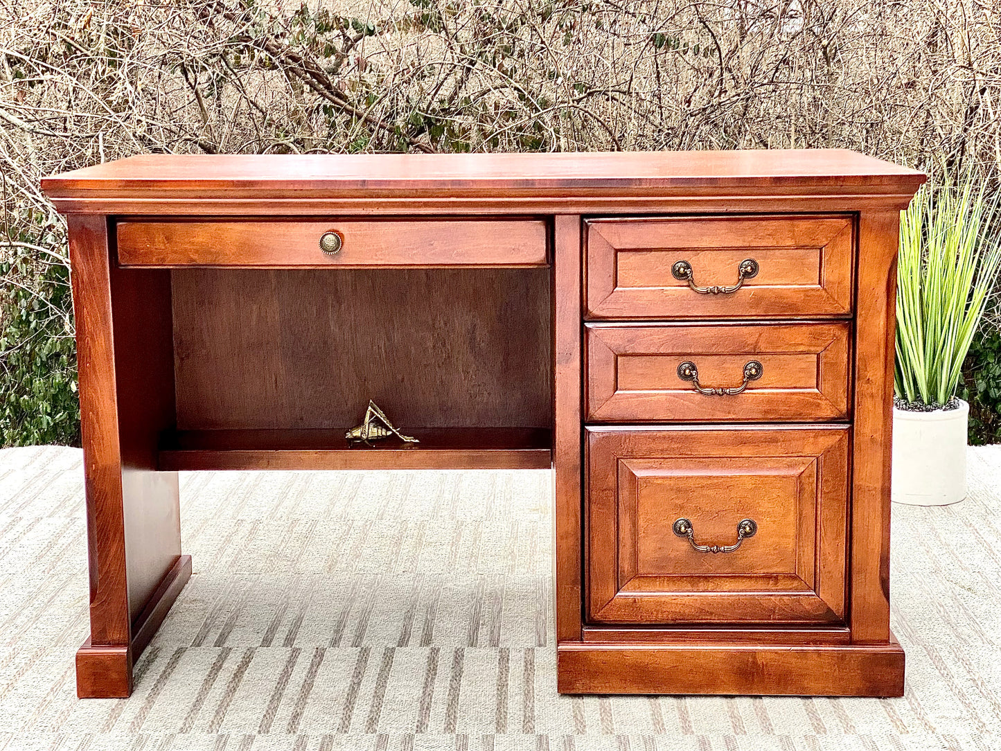 Nice Legends Furniture Wooden Desk