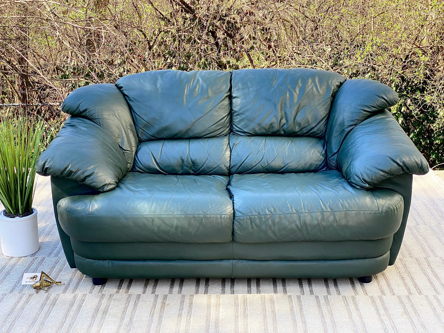 Nice Hunter Green Plush Loveseat