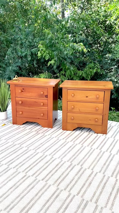 Set of 2 Broyhill Nightstands